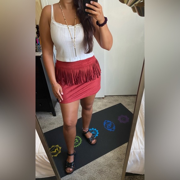 Express - Red Suede Mini Skirt With Fringe - Size Small - Picture 2 of 7